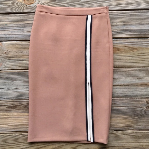 SOLD. Sleek Zara pencil skirt - Picture 4 of 4
